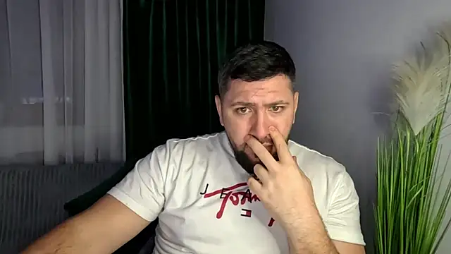 Gold_Alpha_Boy webcam