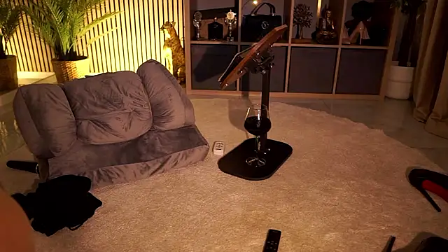 MissEmaDivine webcam