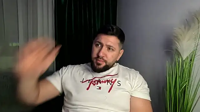 Gold_Alpha_Boy webcam