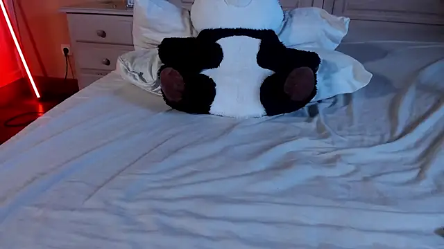 suzysuza from StripChat is Freechat