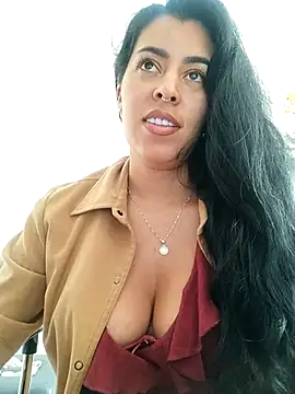 luianna - Luianna's free webcam - UK Sex Cams