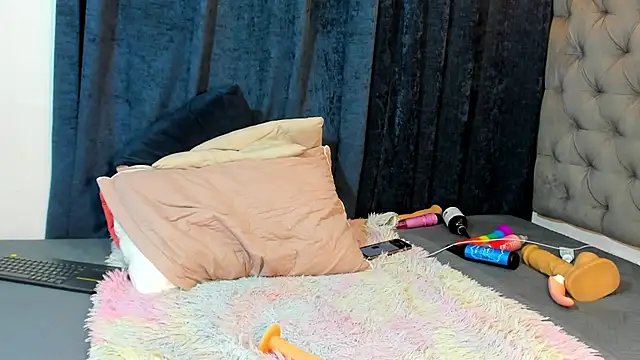 nahiroby_ebony webcam