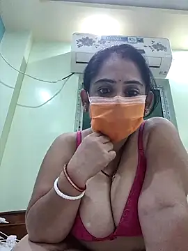 Webcam Model (diyam4002)  is live.Free join now!