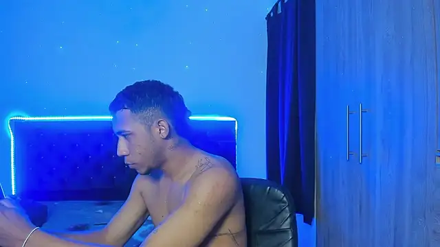 isaac_master77 webcam