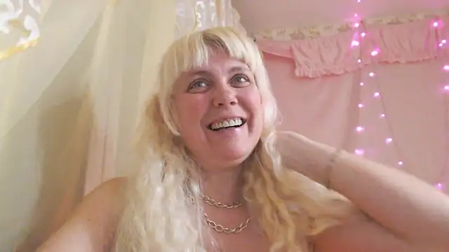 sunnysylvia - SunnySylvia's free webcam - UK Sex Cams