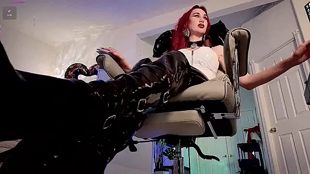 Lady_RedAlexa_RA webcam