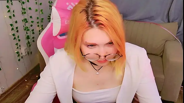 evie_vall - Evie_Vall's free webcam - UK Sex Cams