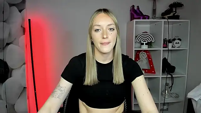 EvelynBlond webcam