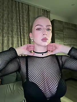 Webcam Model (MissOyee)  is live.Free join now!