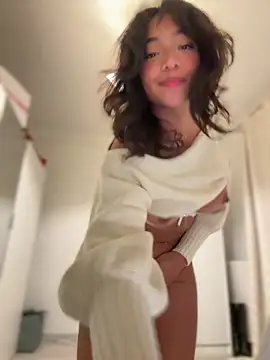 Webcam Model (Bellafr)  is live.Free join now!