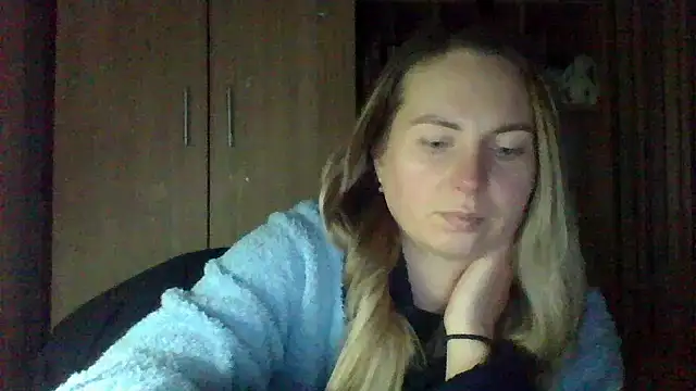 VikiLove765 webcam