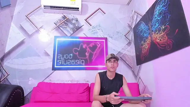 Roman_cute Hottest Webcams