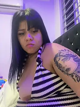 Luna_bigtitss777 webcam