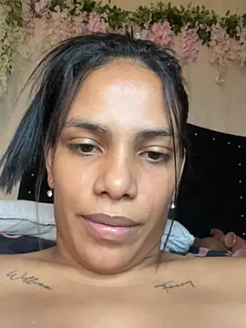 Webcam Model (ArielleMillerr-) is live