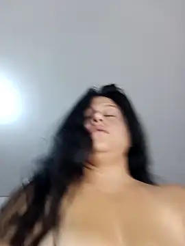 whitegirl0122 webcam