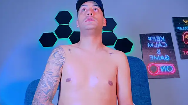 tommyblue_ - TommyBlue_'s free webcam - UK Sex Cams