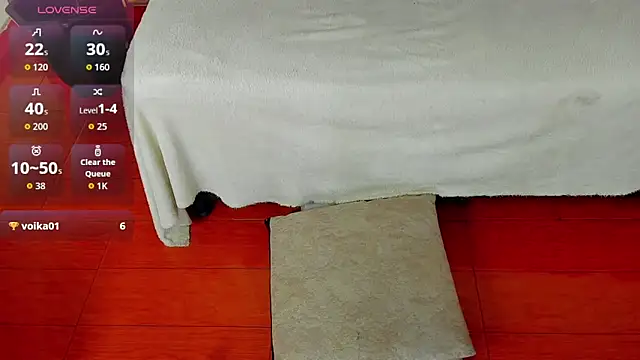 charlottee_white webcam