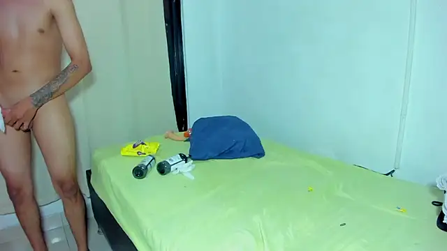 TrendyTwosome webcam