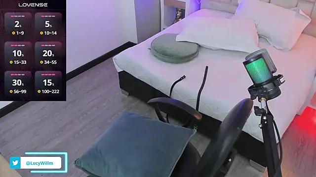 Lucy_Williiams webcam