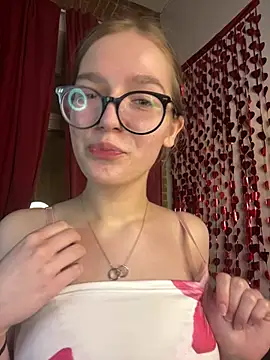 MyKittySayMeow webcam