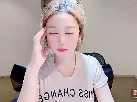 美女YERR0在线直播