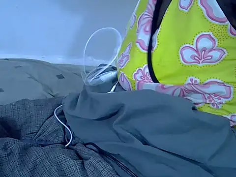 petite_lily2 - Petite_lily2's free webcam - UK Sex Cams