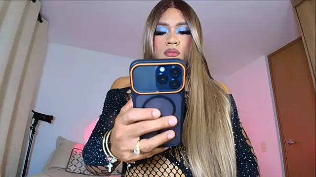 sara_ts_fox - SARA_TS_FOX's free webcam - UK Sex Cams