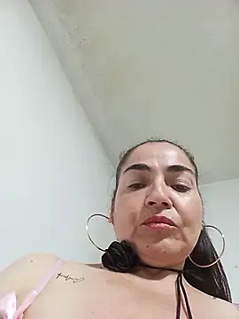 Webcam Model (MaryRoze_)  is live.Free join now!