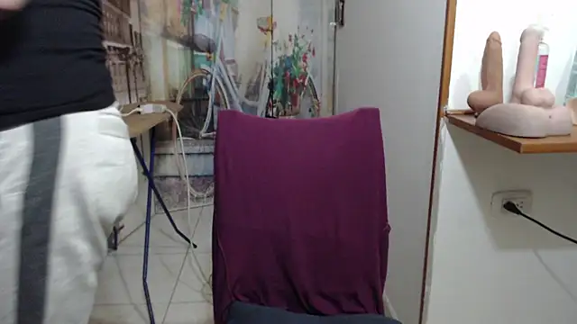 curly_greeneyed webcam