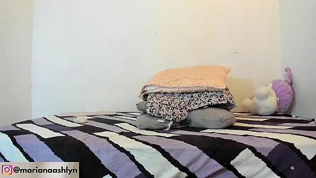 Melaniegirl17 webcam