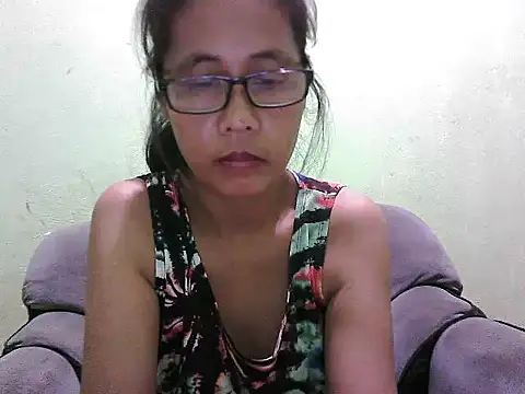 HotLadyPinay32 webcam