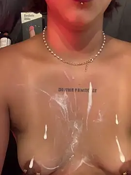 LilithMonette webcam