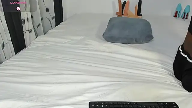 CREAMY_BUBBLEGUM webcam