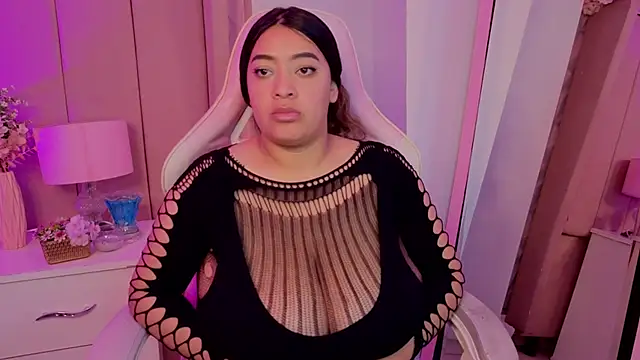 MollyBigBoobs12 webcam