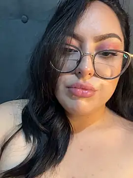 Webcam Model (MileyGia)  is live.Free join now!