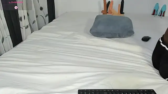 CREAMY_BUBBLEGUM webcam