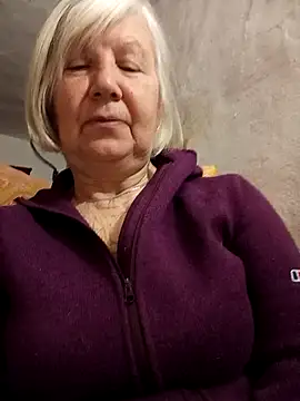 Webcam Model (KlaudiaDarling)  is live.Free join now!