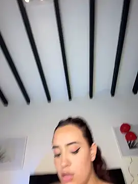 NaughtyNinnaXXX webcam