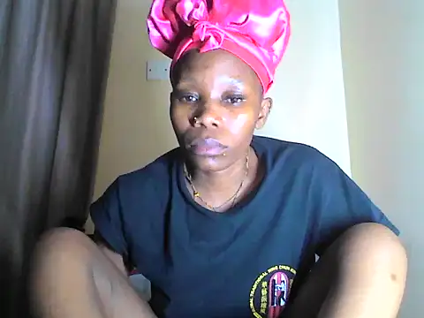 smallnaughtygirl webcam