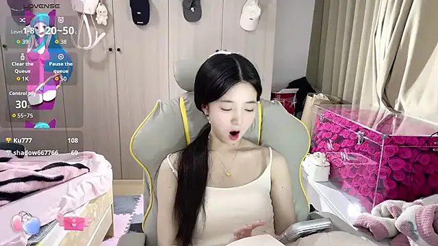 美女OiOi-666在线直播