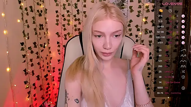 AnyaTaylor_ webcam