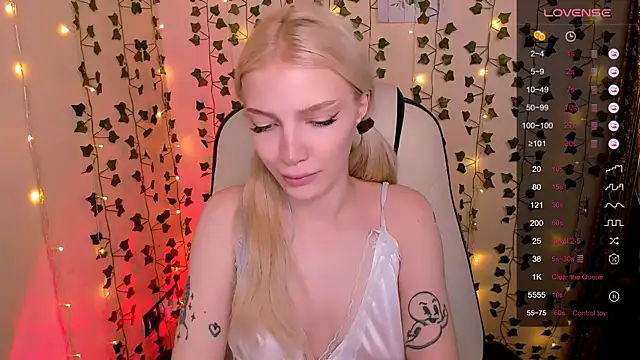 AnyaTaylor_ webcam
