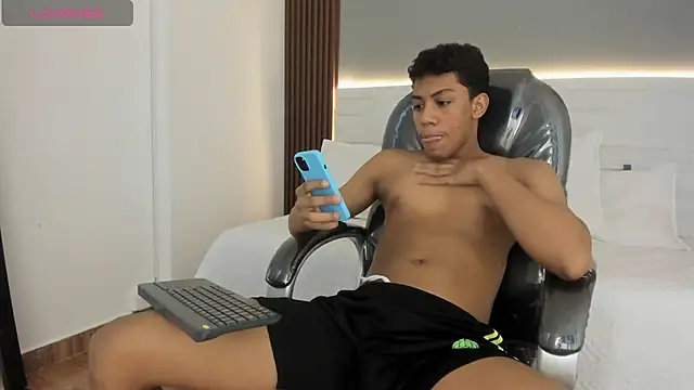 Brunette__boy webcam