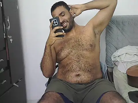 AlphaLatinoBear webcam