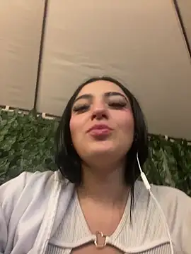 Webcam Model (Valery_pink18)  is live.Free join now!