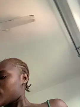 petiteebony_81 webcam