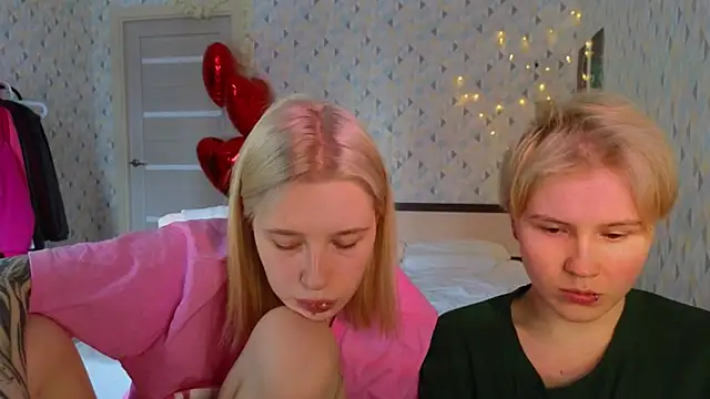 Girls_Fingers webcam