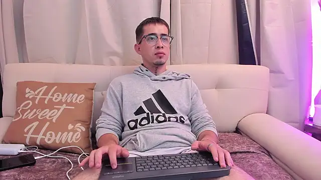 Tommas_Jhonson webcam