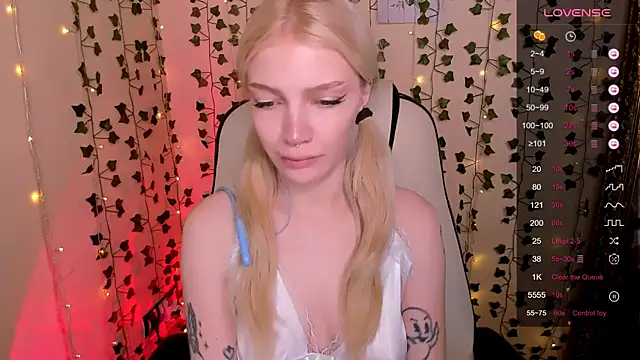 AnyaTaylor_ webcam