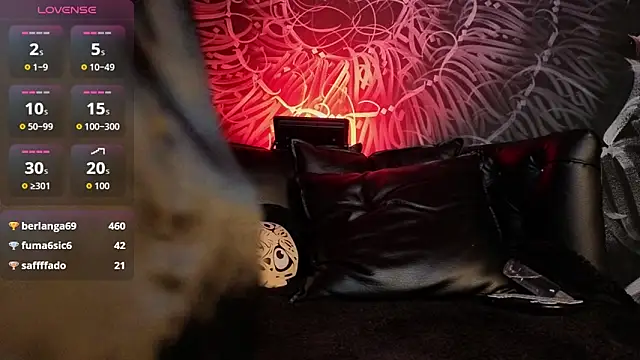 dahlia_darkwood webcam